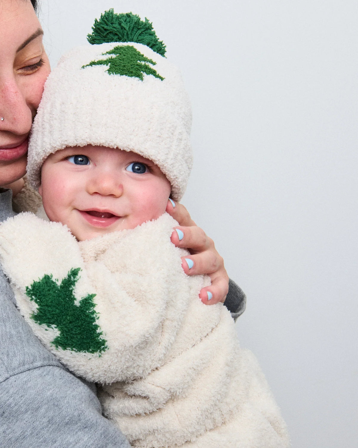 Fuzzy Holiday Beanie - Ecru Ivy