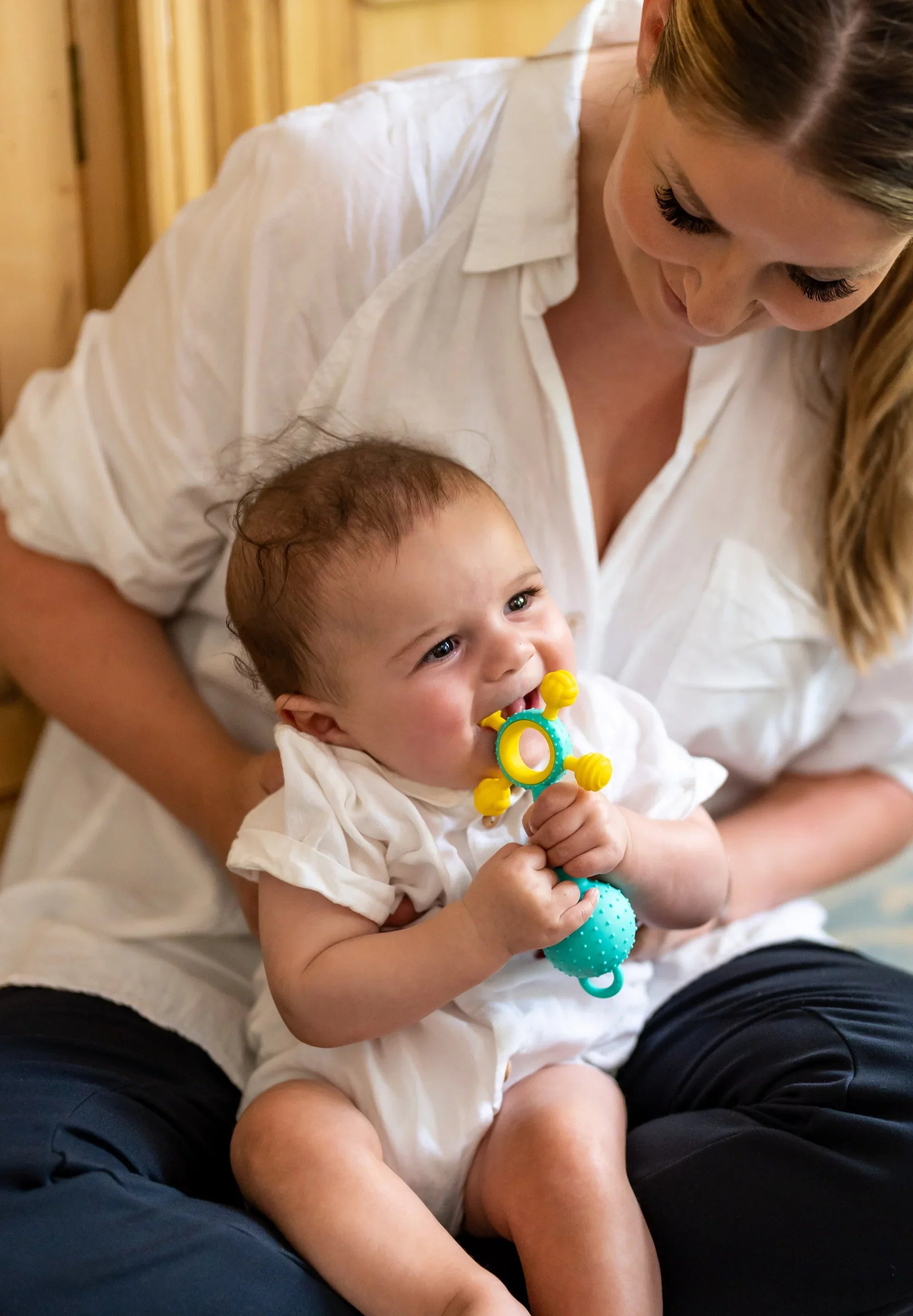 Gumlii Sensory Teether | Möbi