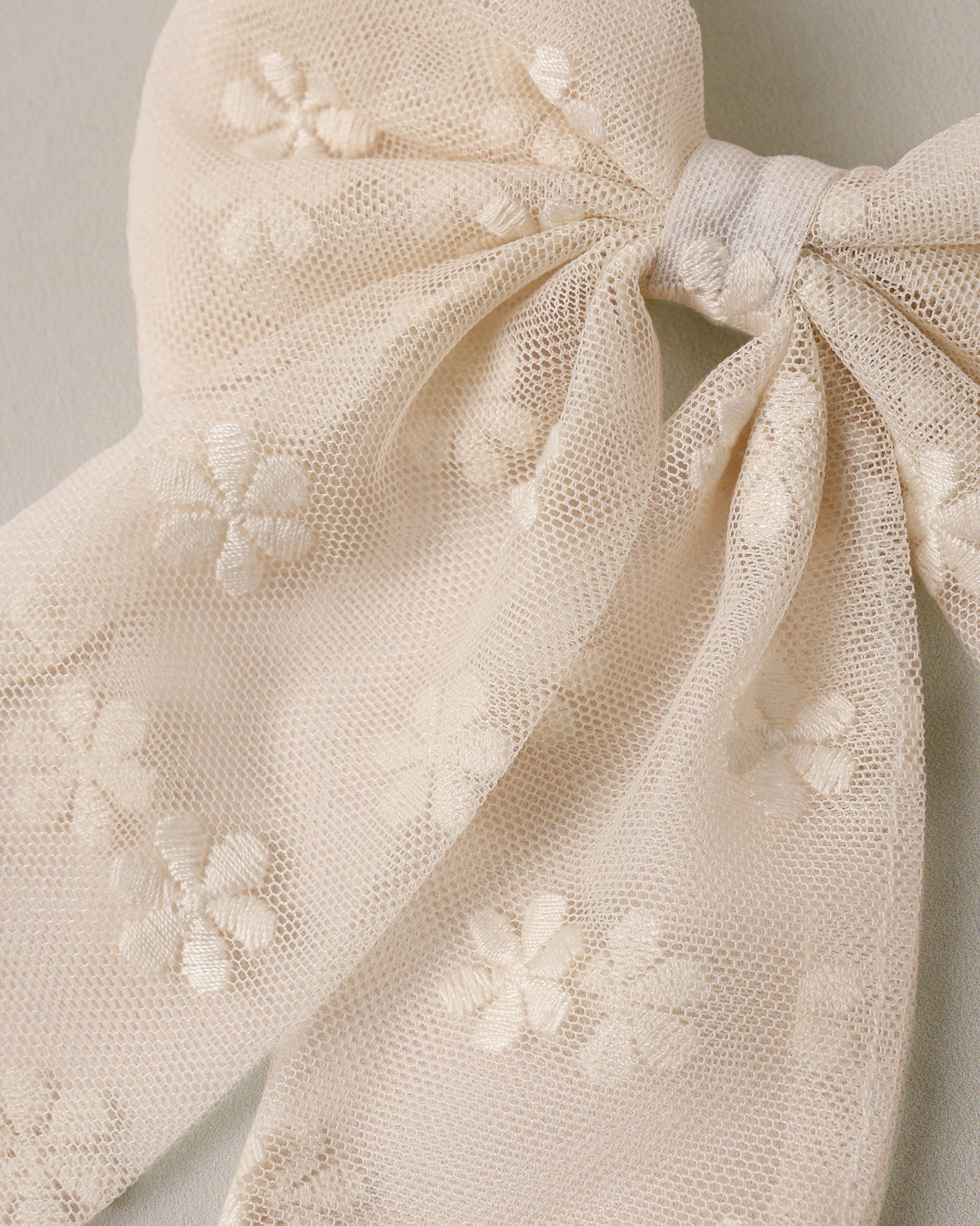 Everly Bow || Embroidered Daisy
