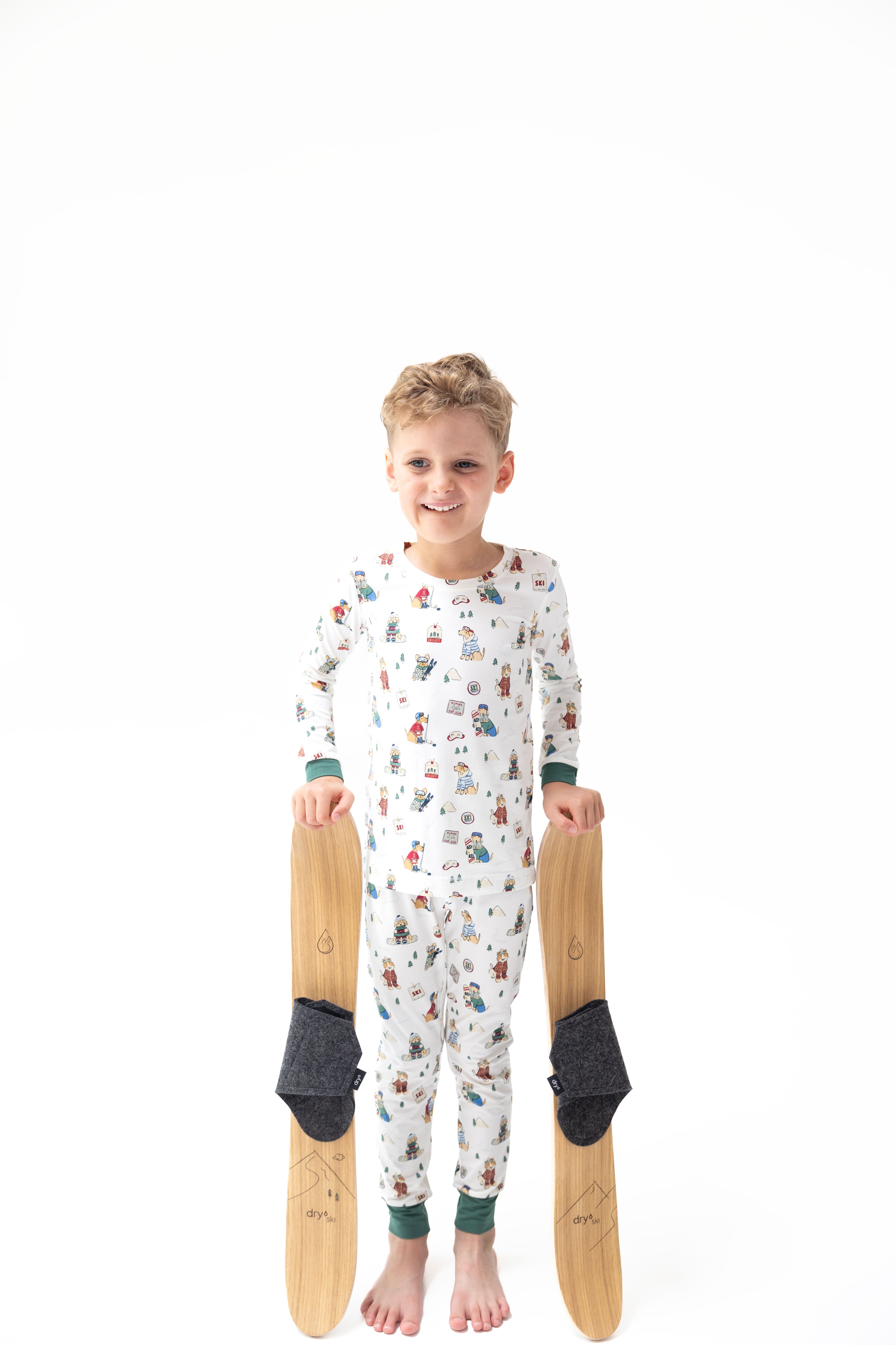 Winter Sports Dogs Green - Long Sleeve Loungewear Set, lifestyle