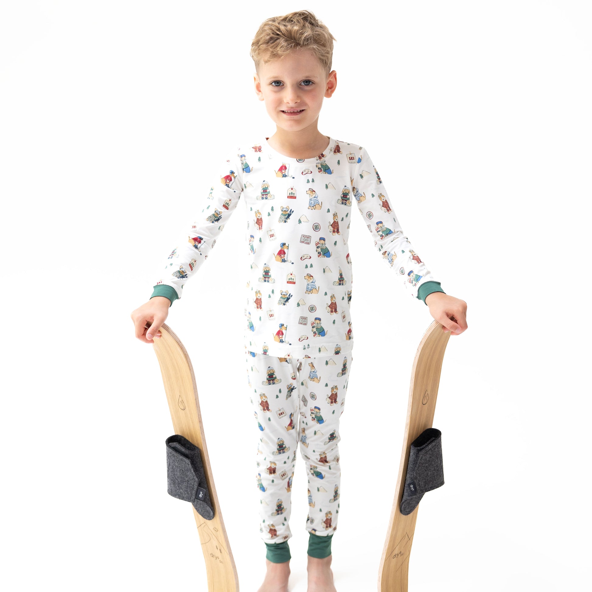 Winter Sports Dogs Green - Long Sleeve Loungewear Set, lifestyle