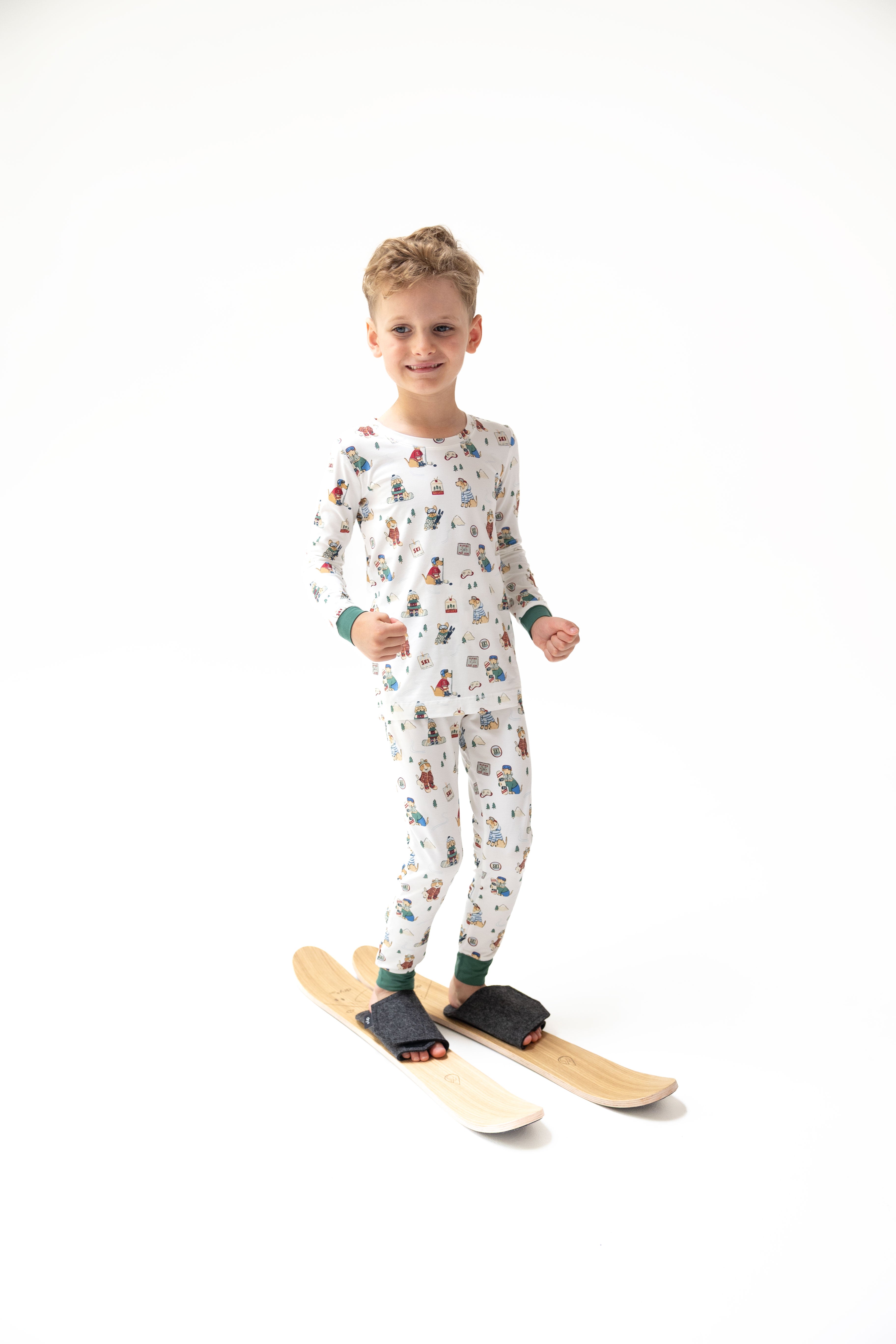 Winter Sports Dogs Green - Long Sleeve Loungewear Set, lifestyle