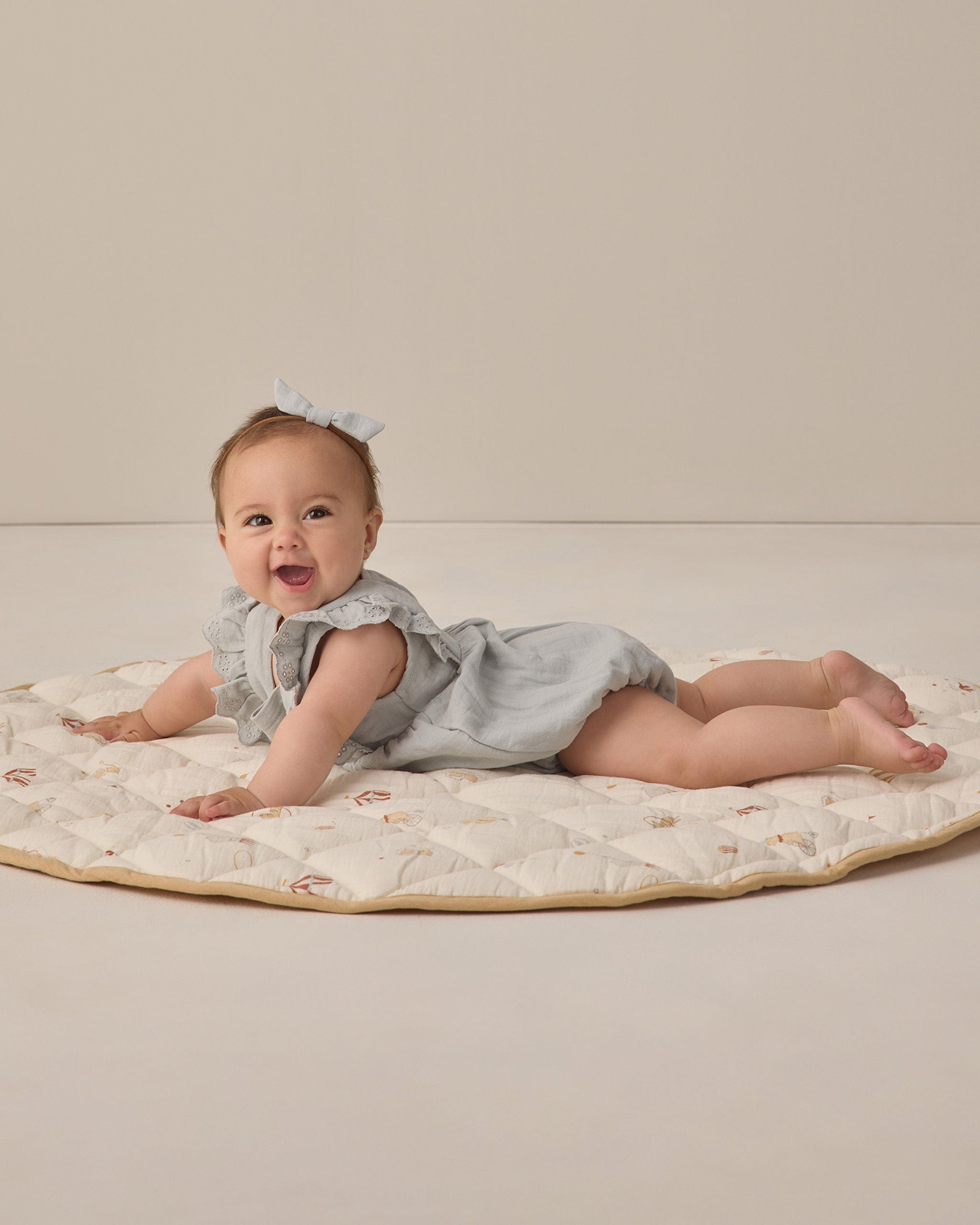 Quincy Mae Baby Little Knot Headband || Sky (Beige Band)