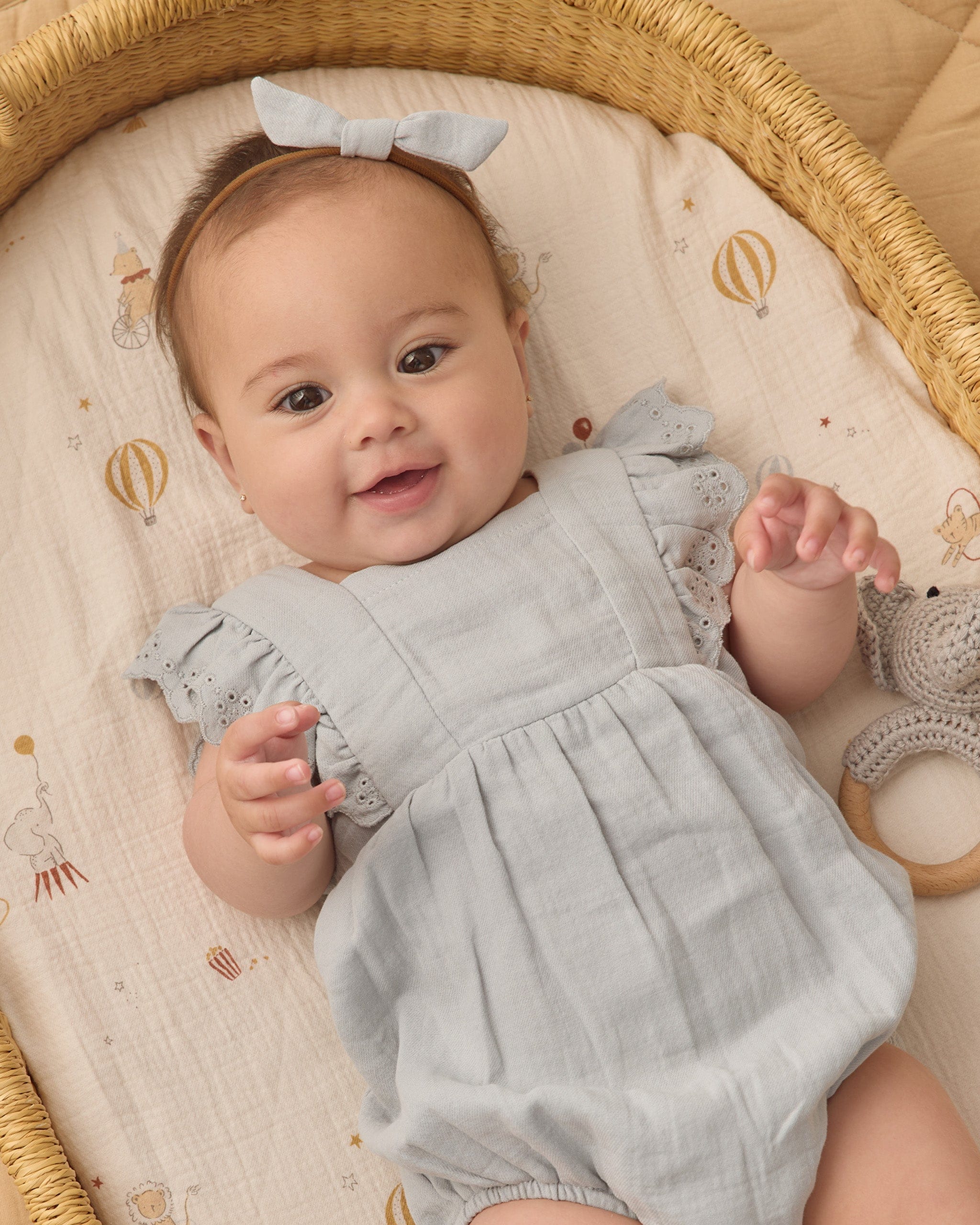 Quincy Mae Baby Little Knot Headband || Sky (Beige Band)