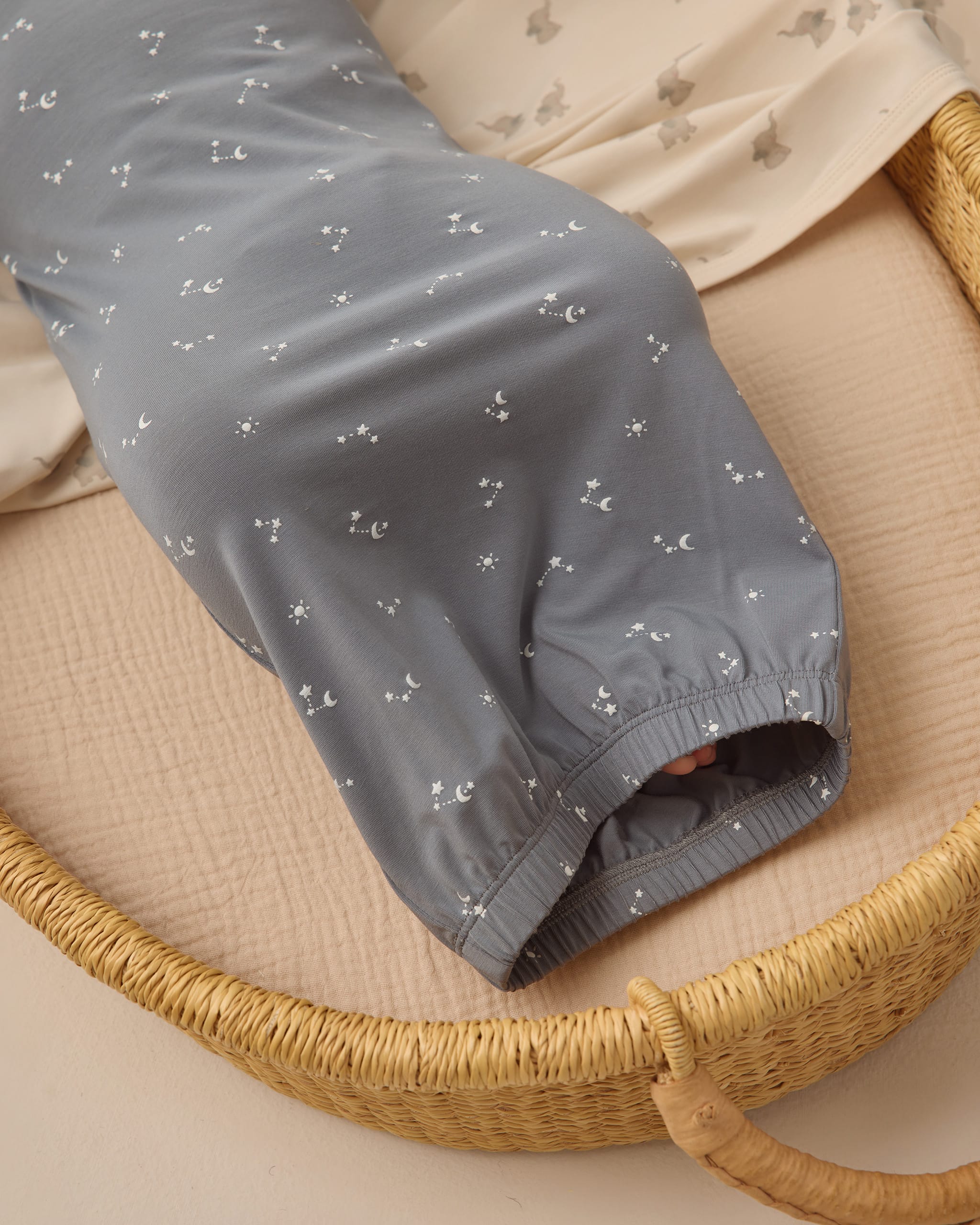 Quincy Mae Baby Newborn Bamboo Baby Gown + Hat Set || Starlight