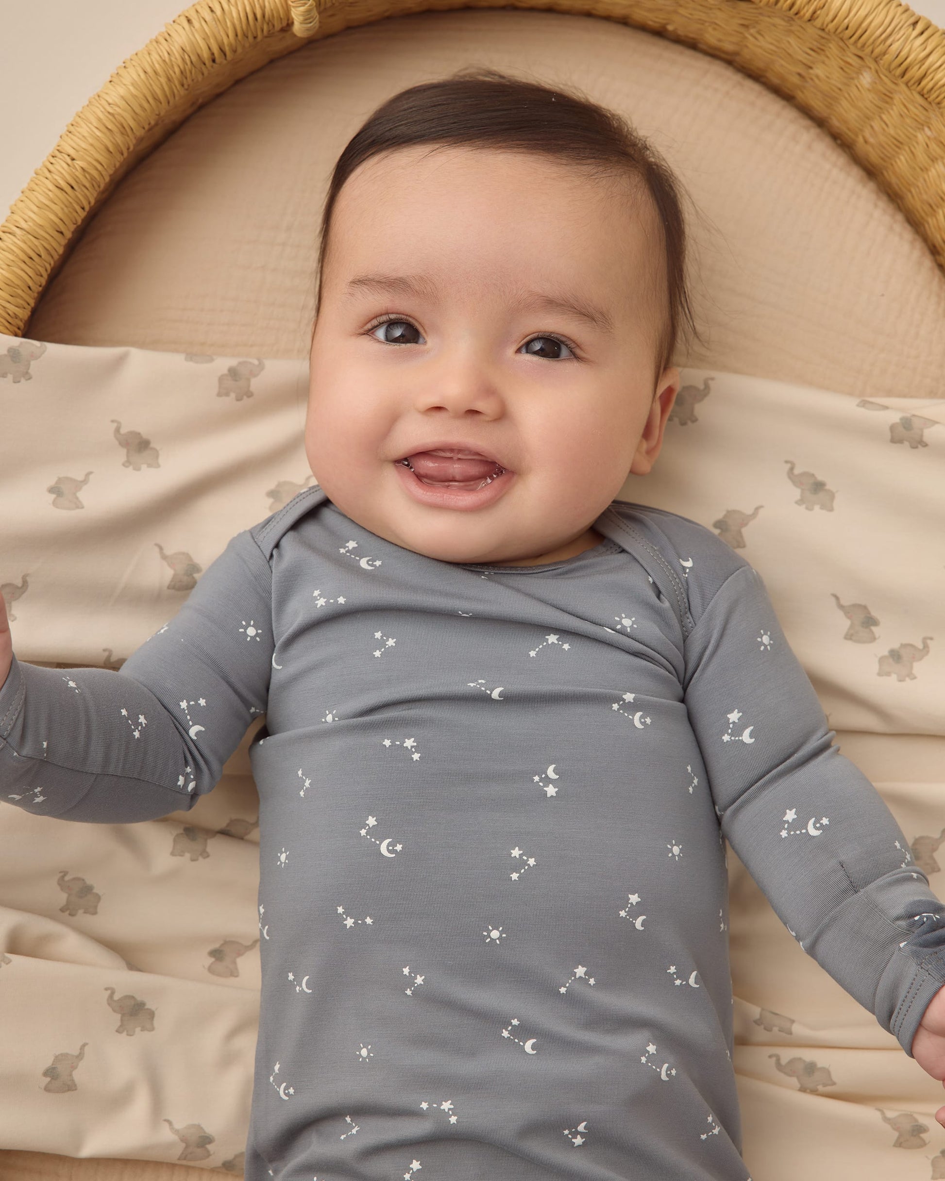 Quincy Mae Baby Newborn Bamboo Baby Gown + Hat Set || Starlight