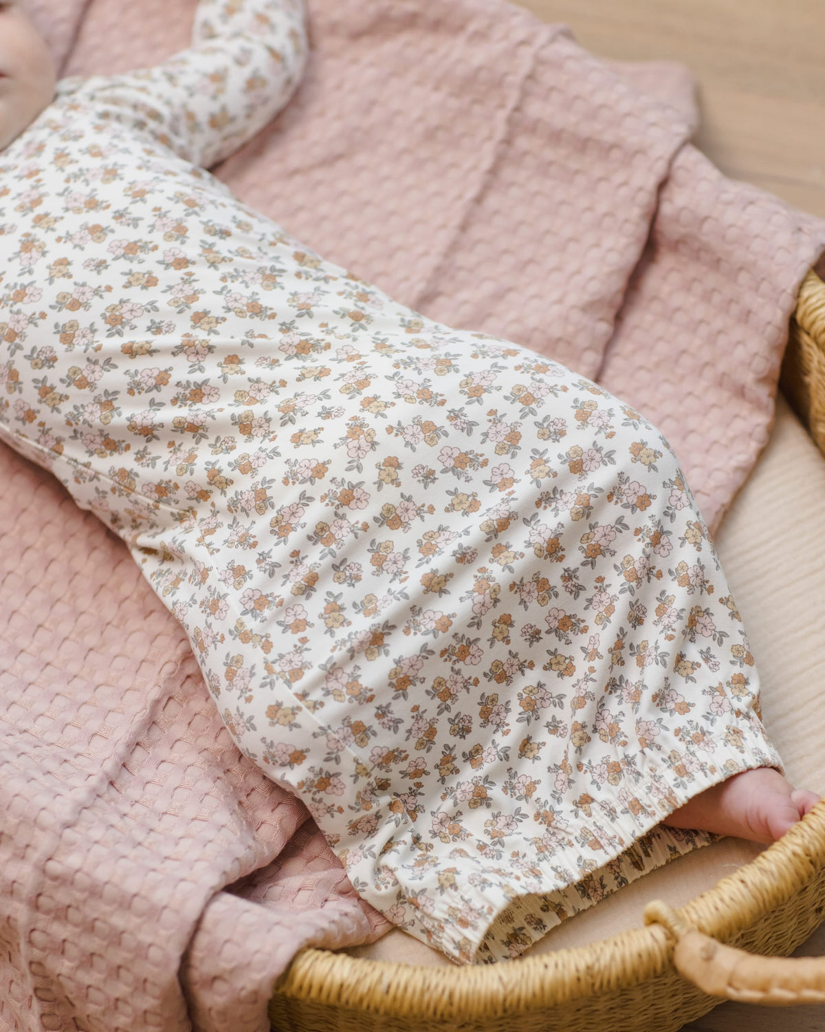 Quincy Mae Baby Newborn Bamboo Baby Gown + Hat Set || Wildflower