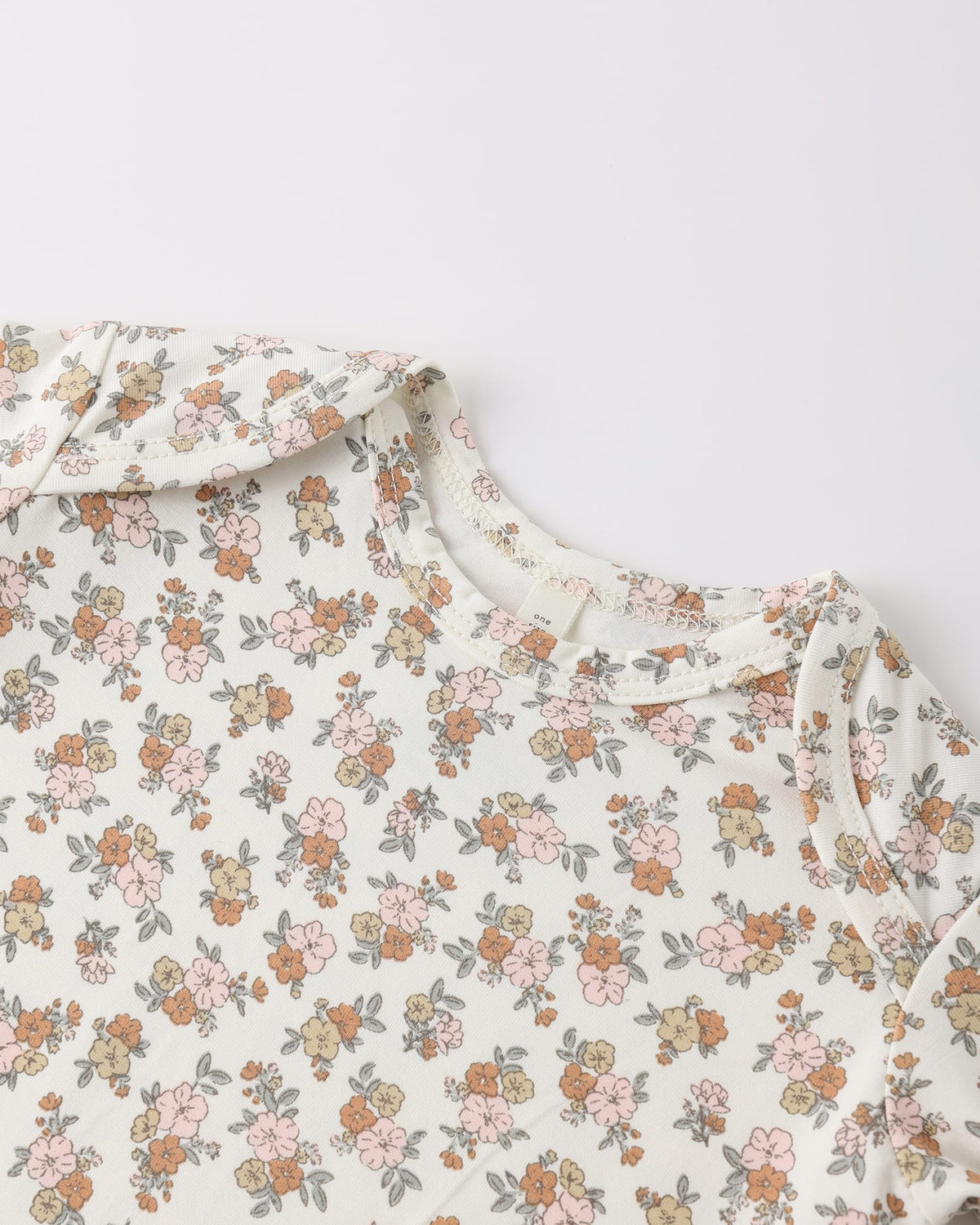 Quincy Mae Baby Newborn Bamboo Baby Gown + Hat Set || Wildflower