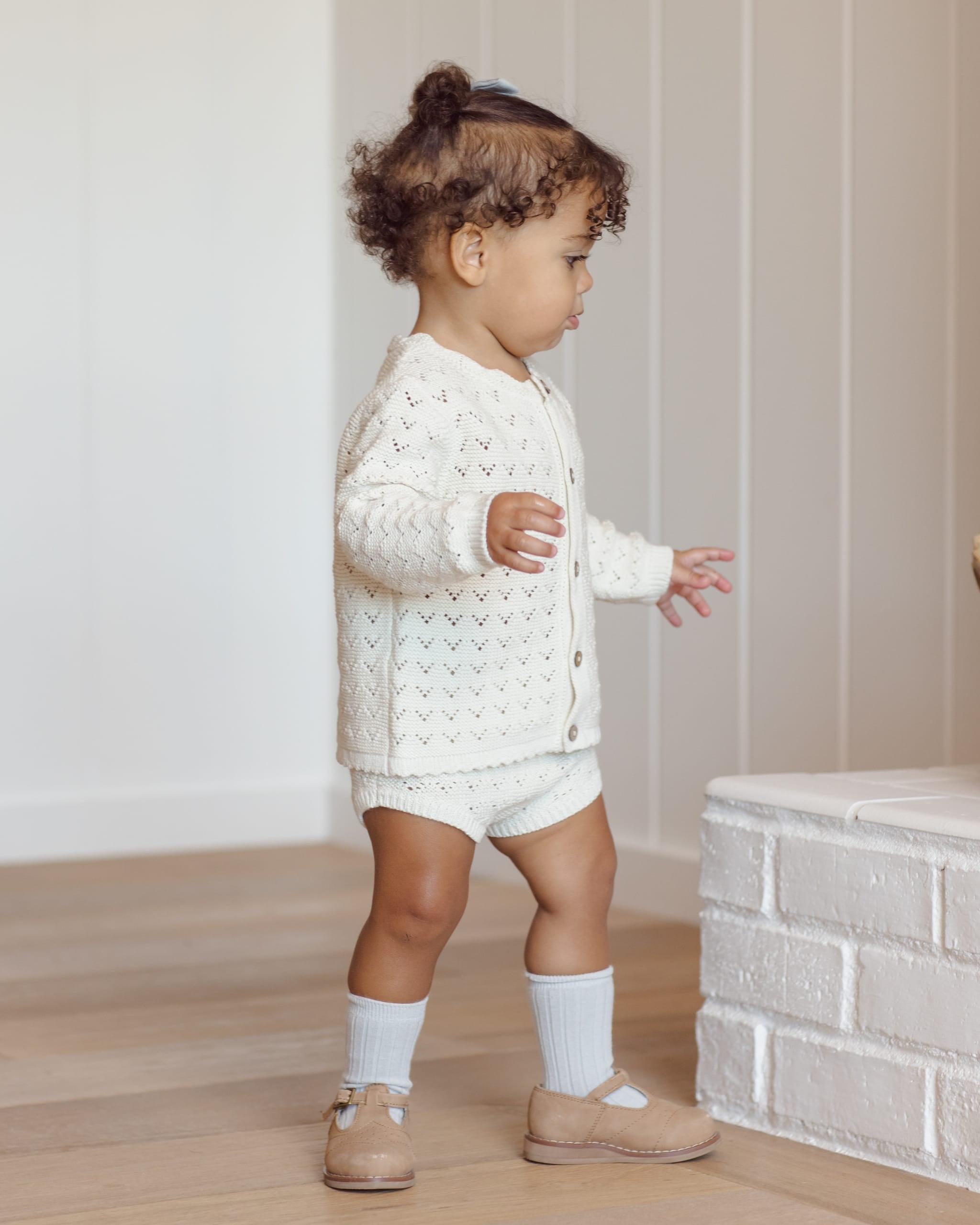 Quincy Mae Baby Scalloped Cardigan || Natural